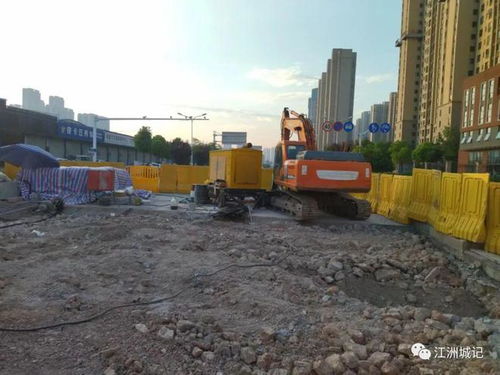 白沙四路夾套河路口清晨冒風施工，勘察維修工程穩步推進